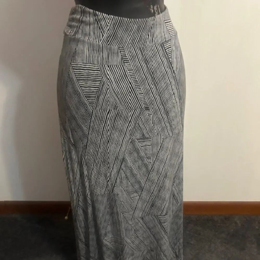 Liz Claiborne Black/White stripe maxi skirt, size L